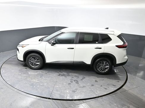 Used 2024 Nissan Rogue S image 44