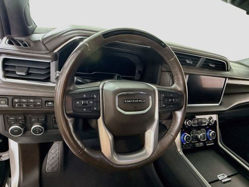 Used 2023 GMC Yukon XL Denali w/ Advanced Technology Package AWD/4WD image 5