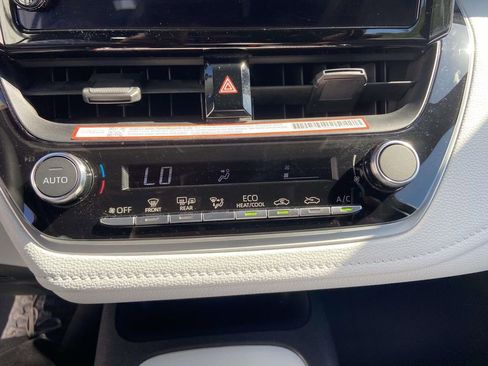 Used 2025 Toyota Corolla SE image 21