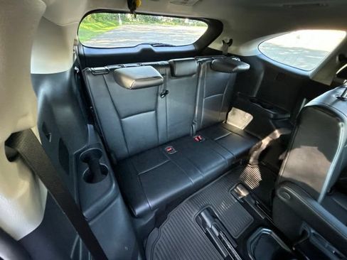 Used 2022 Toyota Highlander XLE AWD/4WD image 47