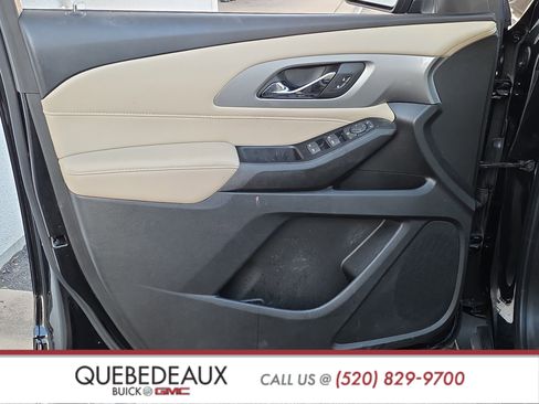 Used 2022 Chevrolet Traverse LS image 9