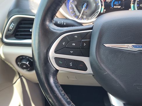 Used 2019 Chrysler Pacifica Touring-L w/ Advanced Safetytec Group FWD image 27