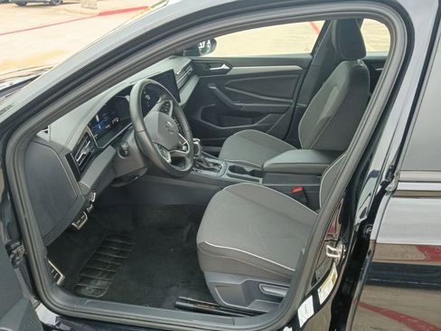 Used 2025 Volkswagen Jetta Sport FWD image 4