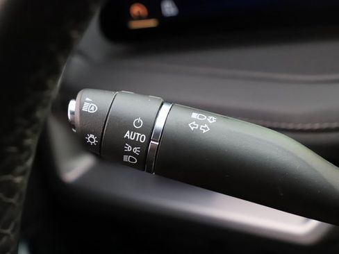 Used 2025 Cadillac XT4 Premium Luxury image 37