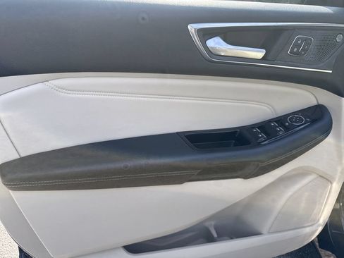 Used 2019 Ford Edge Titanium w/ Equipment Group 301A AWD/4WD image 10