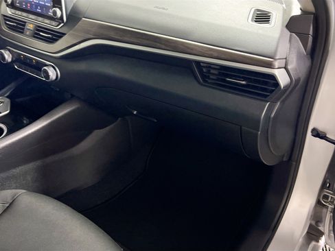 Used 2024 Nissan Altima 2.5 SV FWD image 35