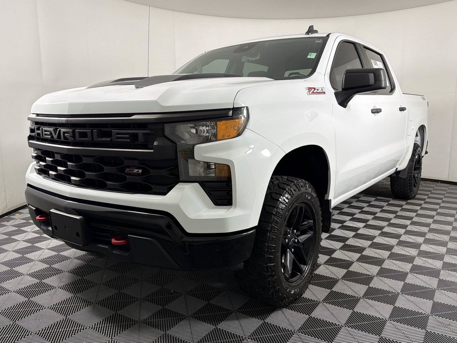 Used 2023 Chevrolet Silverado 1500 Custom Trail Boss w/ LPO, Dark Essentials Package AWD/4WD image 3