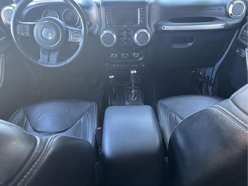 Used 2014 Jeep Wrangler Unlimited Rubicon w/ Connectivity Group image 19