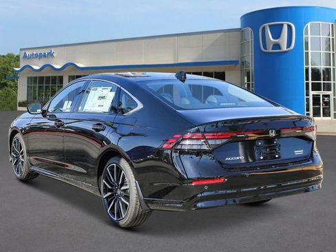 Used 2024 Honda Accord Touring image 2