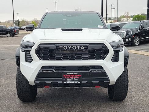 Used 2025 Toyota Tacoma TRD Pro AWD/4WD image 9