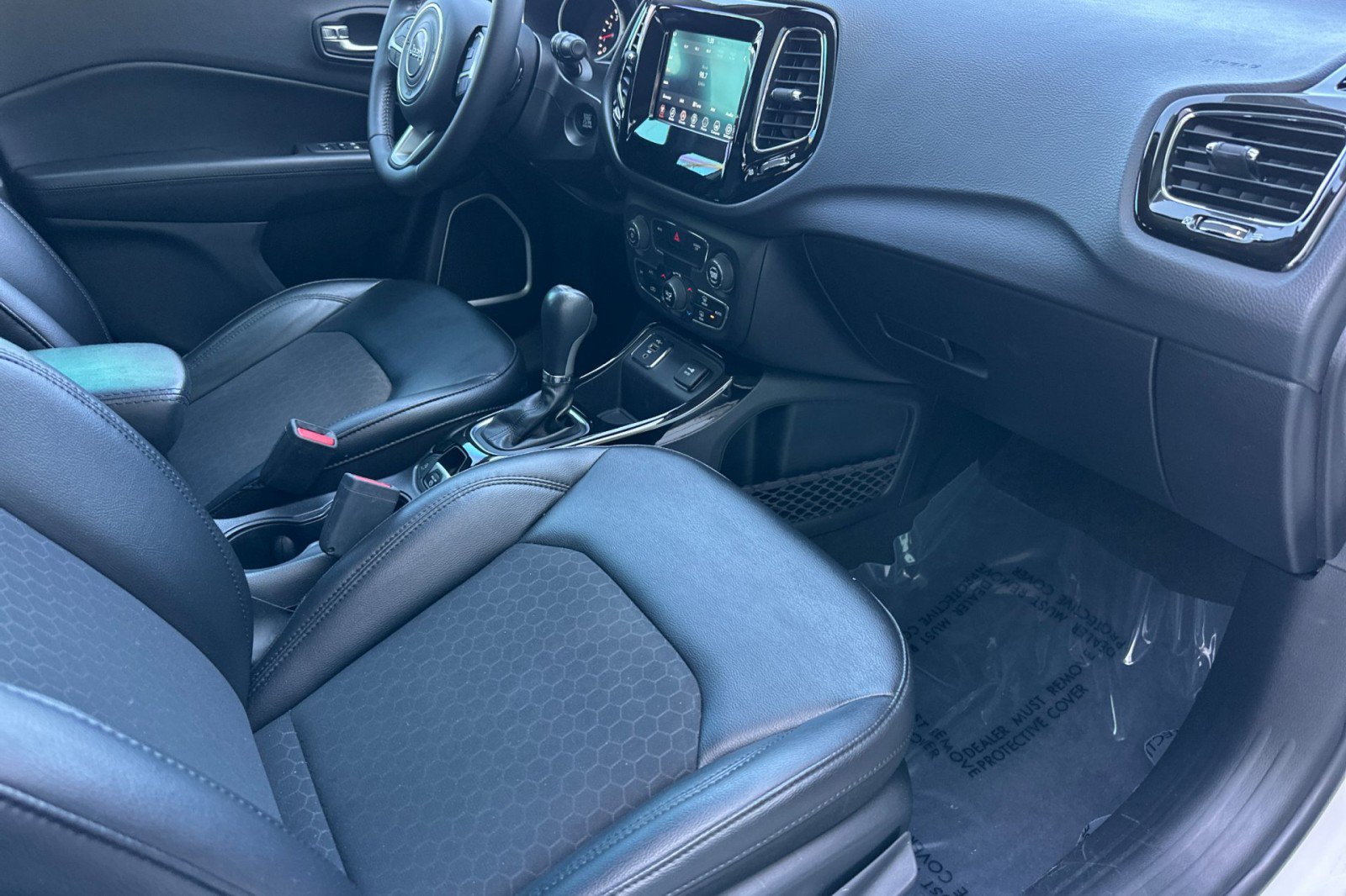 Used 2019 Jeep Compass Latitude FWD image 16