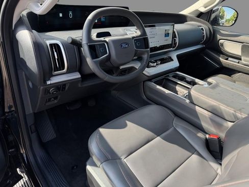 Used 2025 Ford Expedition Active AWD/4WD image 6
