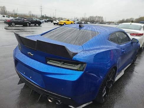 Used 2018 Chevrolet Camaro SS image 2