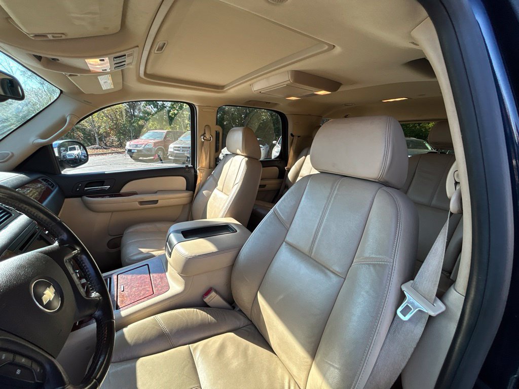 Used 2008 Chevrolet Tahoe LTZ w/ LTZ Preferred Equipment Group AWD/4WD image 13