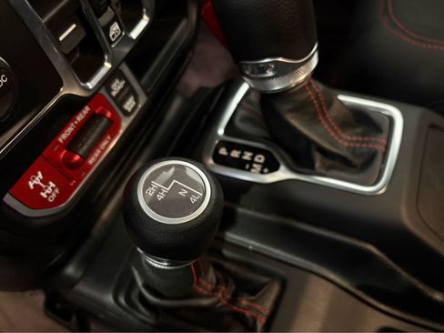 Used 2020 Jeep Gladiator Rubicon w/ Cold Weather Group image 27