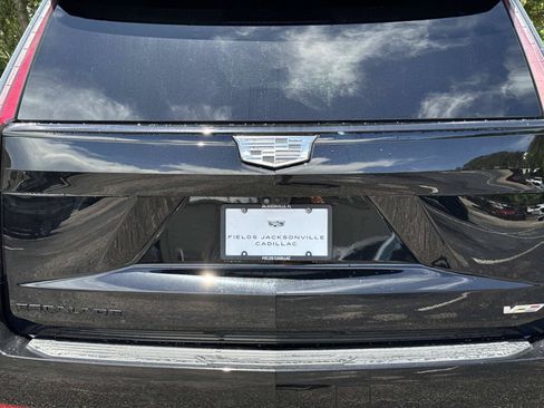 Used 2023 Cadillac Escalade V w/ LPO, ONYX Package AWD/4WD image 10