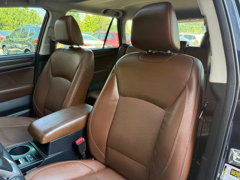 Used 2018 Subaru Outback 3.6R Touring AWD/4WD image 10