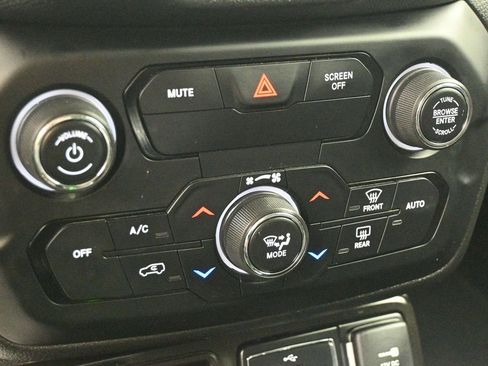 Used 2019 Jeep Renegade Latitude image 16