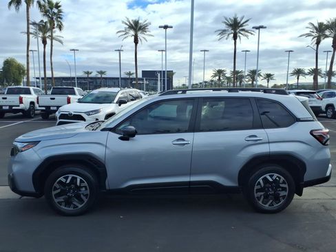 Used 2025 Subaru Forester Premium w/ Convenience Package #2 image 11