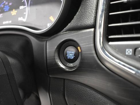 Used 2021 Jeep Grand Cherokee Laredo AWD/4WD image 21
