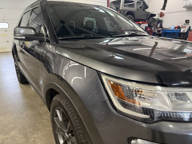 Used 2018 Ford Explorer XLT w/ XLT Appearance Package AWD/4WD image 3