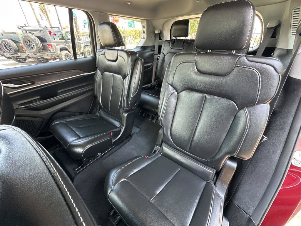 Used 2023 Jeep Grand Cherokee L Limited RWD image 9