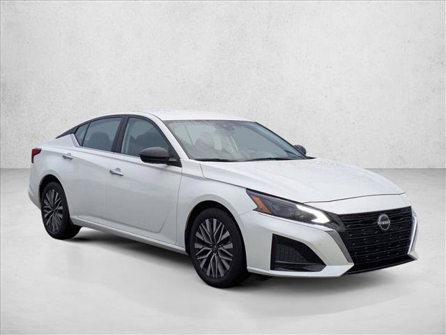 Used 2024 Nissan Altima 2.5 SV FWD image 3