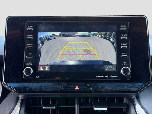 Used 2022 Toyota Venza XLE image 28