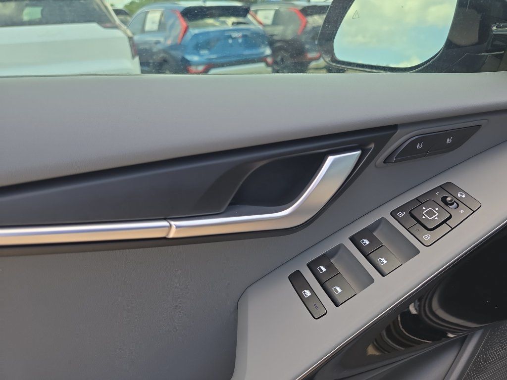 New 2026 Kia Niro SX Touring FWD image 19