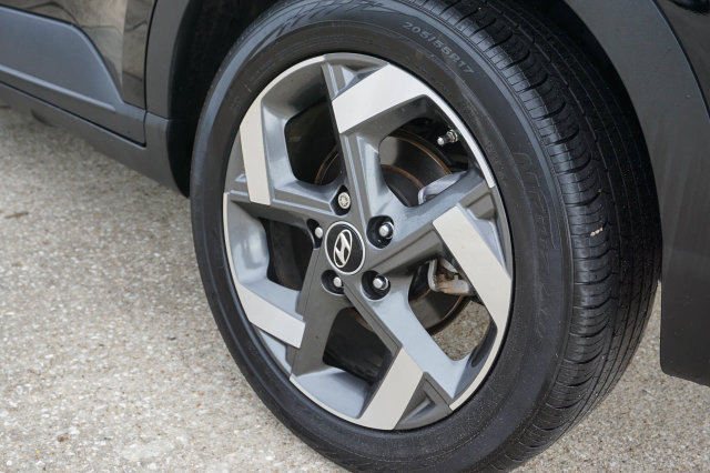 Used 2024 Hyundai Venue SEL FWD image 8