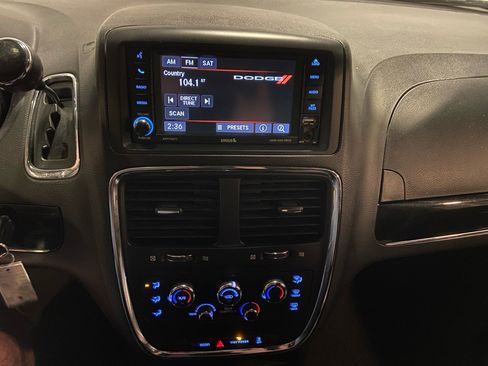 Used 2018 Dodge Grand Caravan SE image 35