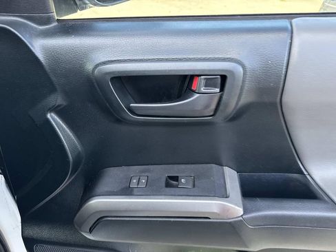 Used 2017 Toyota Tacoma SR5 w/ Tow Package image 17