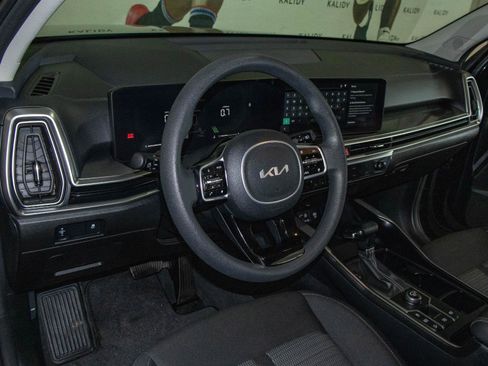 Used 2024 Kia Sorento LX image 5