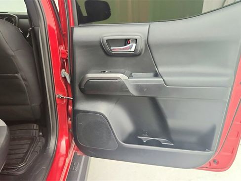 Used 2022 Toyota Tacoma SR5 image 33
