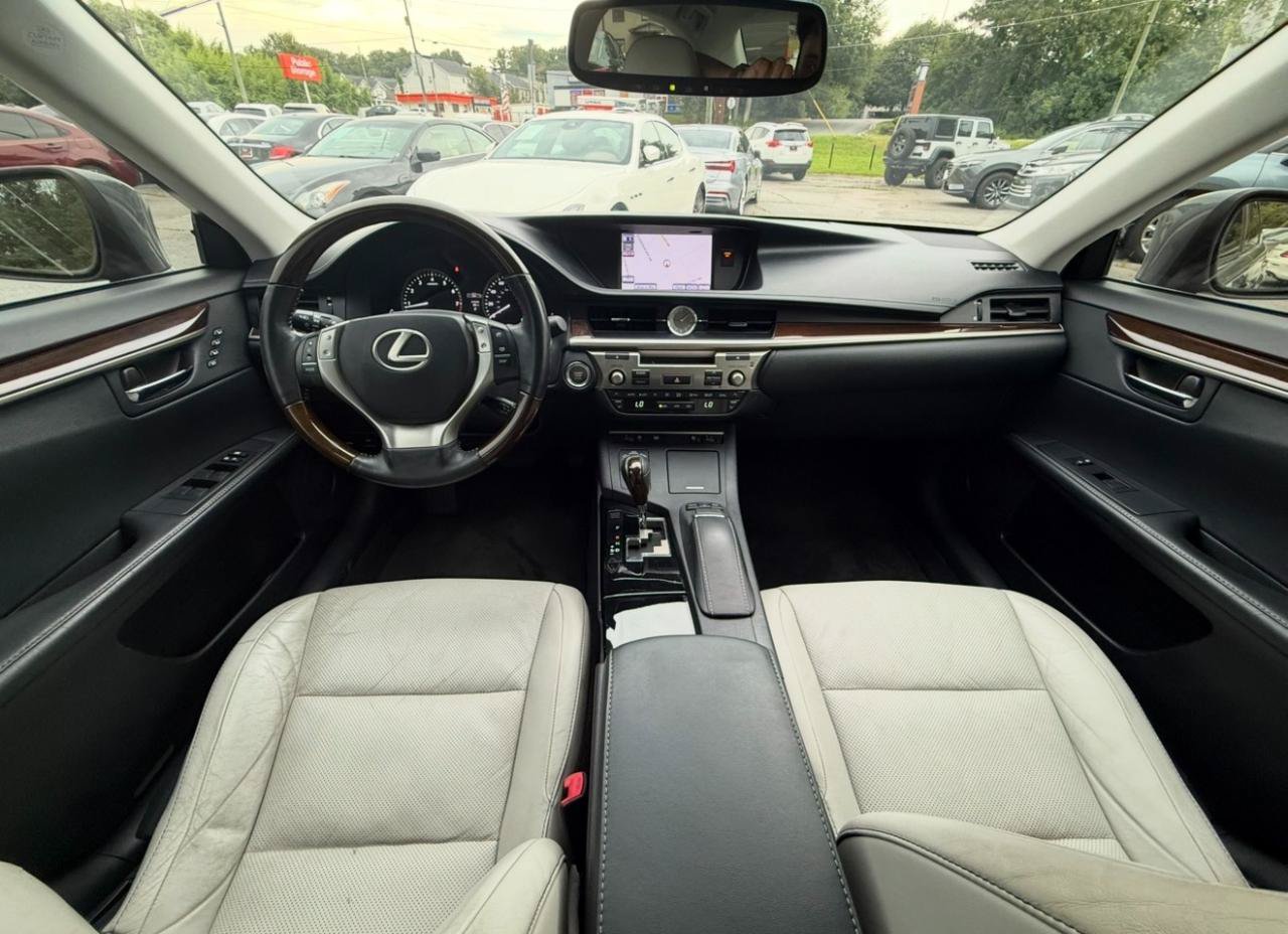 Used 2014 Lexus ES 350 w/ Luxury Package FWD image 9