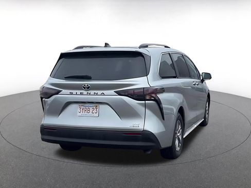 Used 2024 Toyota Sienna XLE image 12