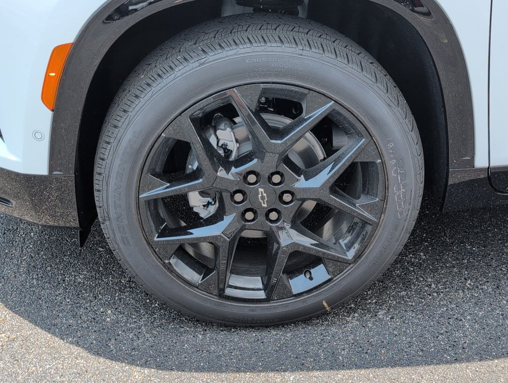 New 2026 Chevrolet Traverse RS w/ LPO, Floor Liner Package FWD image 11