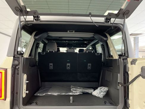 New 2025 Ford Bronco Outer Banks w/ Sasquatch Package image 11