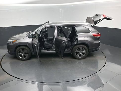 Used 2018 Toyota Highlander Limited image 17