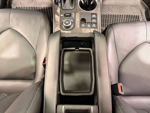 Used 2023 Toyota Highlander Platinum AWD/4WD image 26