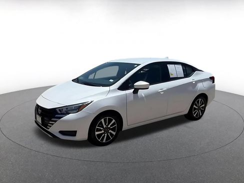 Used 2025 Nissan Versa SV FWD image 8