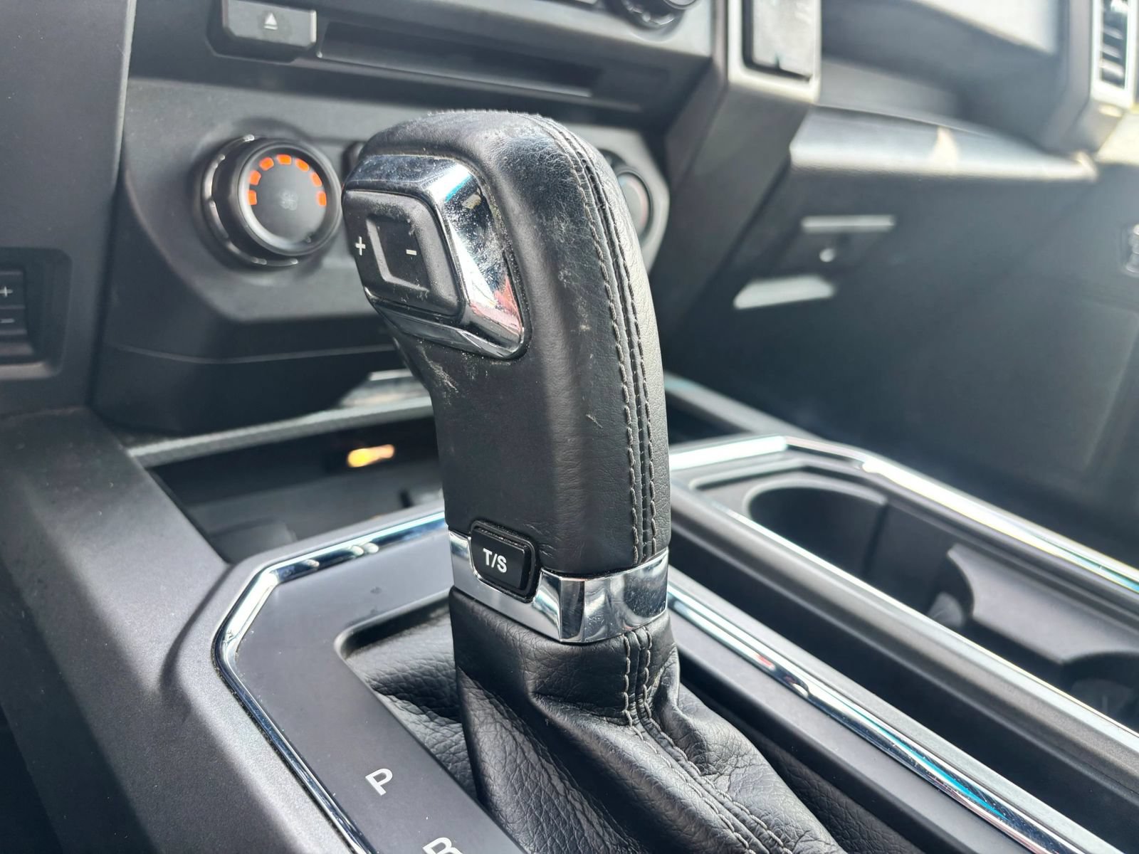 Used 2015 Ford F150 XLT w/ Equipment Group 302A Luxury AWD/4WD image 26