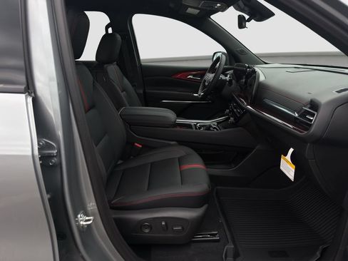 New 2026 Chevrolet Traverse RS w/ LPO, Floor Liner Package AWD/4WD image 18