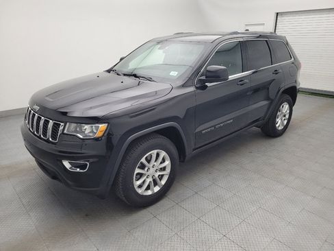 Used 2021 Jeep Grand Cherokee Laredo AWD/4WD image 2
