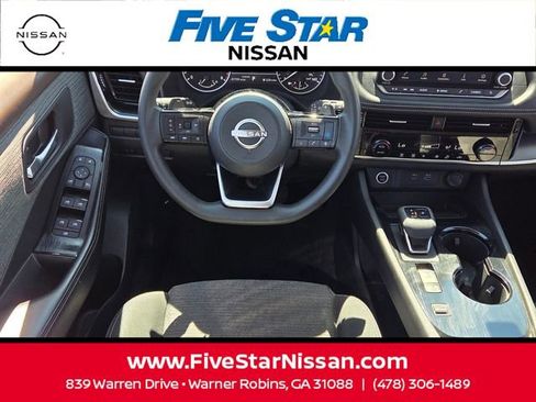 Used 2022 Nissan Rogue SV image 7