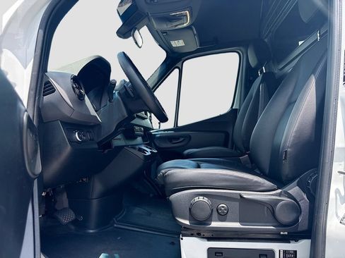 Used 2024 Mercedes-Benz Sprinter 2500 image 37