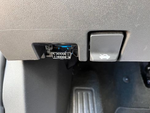 Used 2024 GMC Terrain SLE image 22