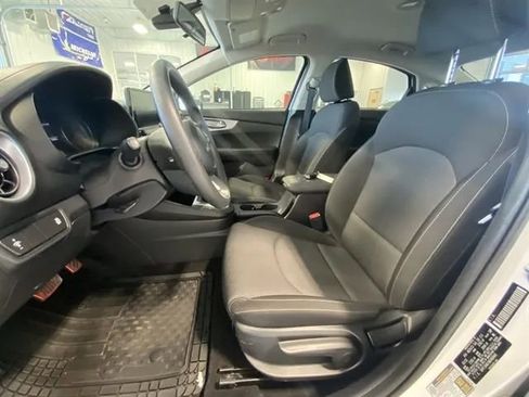 Used 2022 Kia Forte LXS image 8