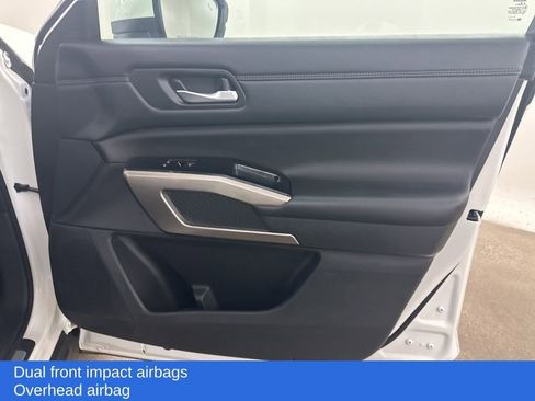 Used 2024 Nissan Pathfinder Platinum image 18