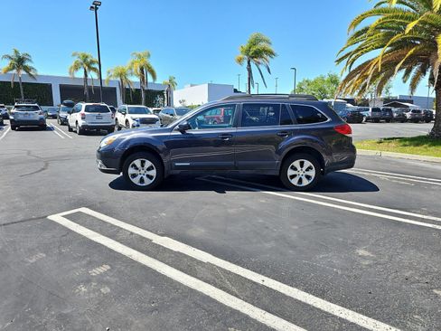 Used 2011 Subaru Outback 2.5i Premium image 4